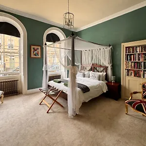 The Pickwick House 2 Bedroom Free Parking Bath